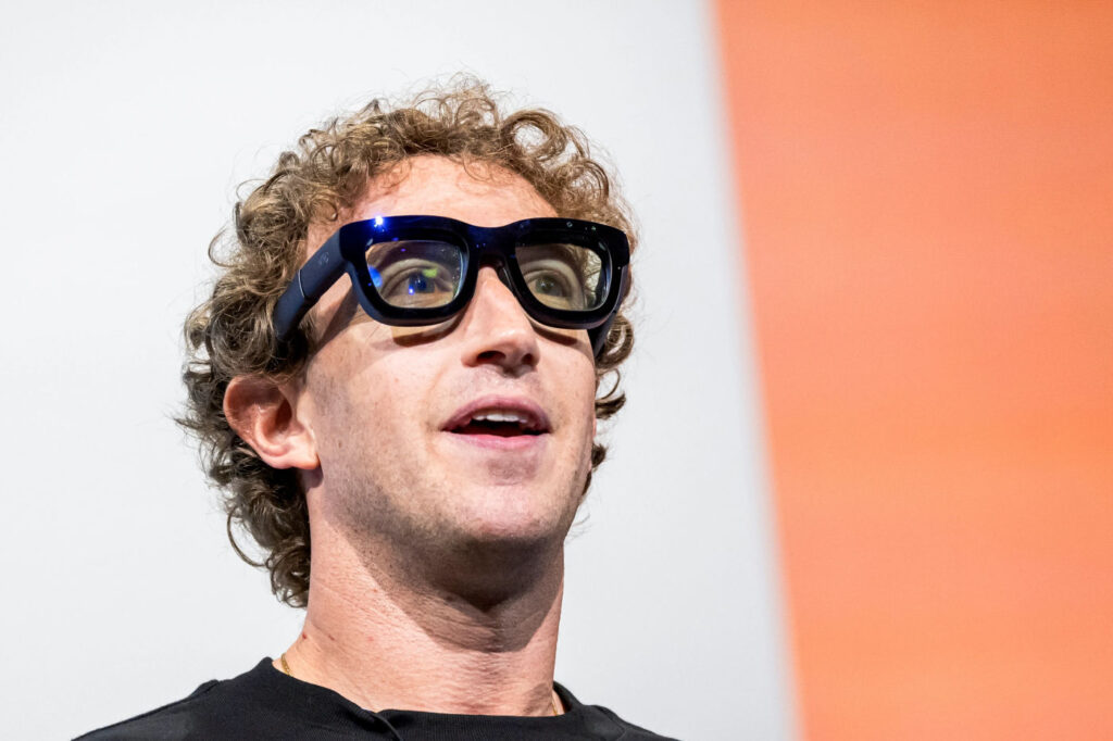 Mark Zuckerberg Lunettes Connectees Realite Augmentee Orion