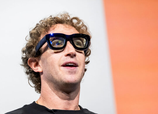 Mark Zuckerberg Lunettes Connectees Realite Augmentee Orion