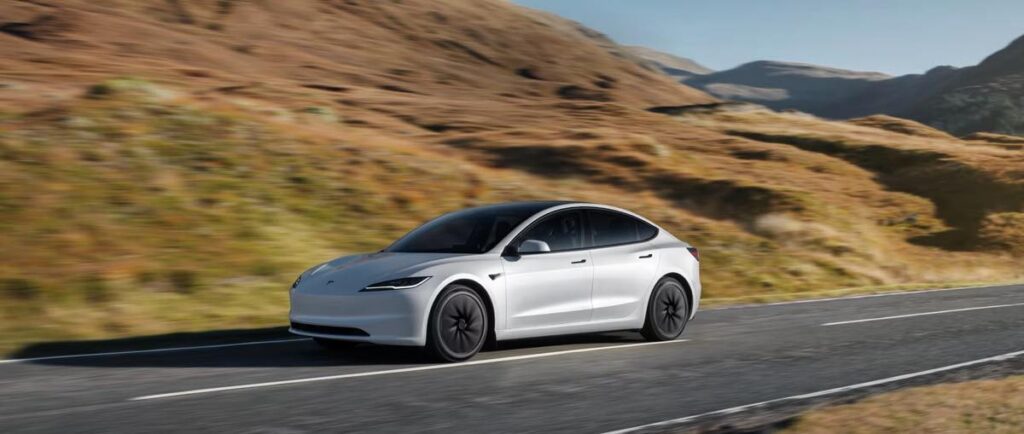 Model 3 Standard Hero Desktop EMEA