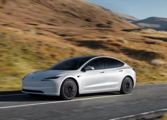 Model-3-Standard-Hero-Desktop-EMEA