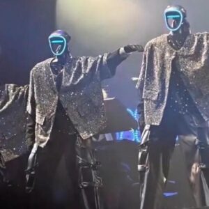 Image article Les robots d&rsquo;Unitree s&rsquo;imposent partout en Chine : sur scène, en patrouille de Police, etc.