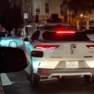 Image article Des robotaxis Waymo s&rsquo;arrêtent brutalement en plein San Francisco suite à un blackout électrique