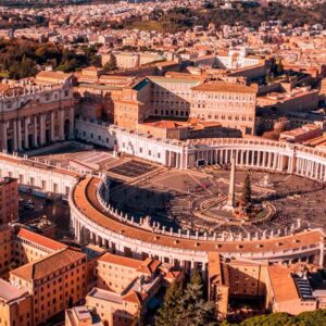 Image article Le Vatican déploie une traduction en direct par IA pour la messe, accessible en 60 langues