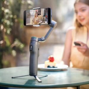 Image article DJI Osmo Mobile 8P : le stabilisateur pour smartphone gagne une télécommande avec écran détachable