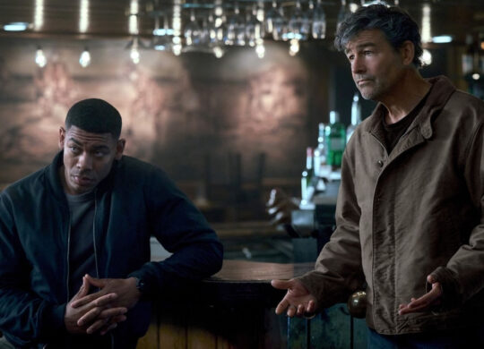 Lanterns Aaro Pierre Kyle Chandler