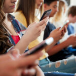 Adolescents Enfants Portables Smartphones