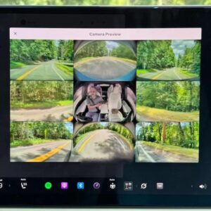 Image article Tesla affiche désormais toutes ses caméras en roulant grâce à une option cachée