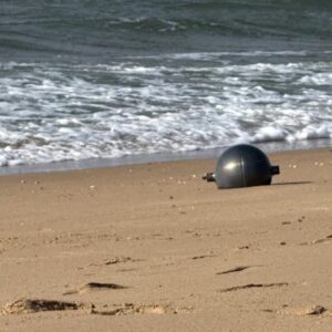 Image article Australie : les mystérieuses sphères métalliques échouées sur une plage seraient en fait des débris spatiaux
