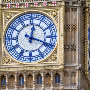 Image article Playdate : la petite console jaune à manivelle aide Big Ben à sonner à l&rsquo;heure