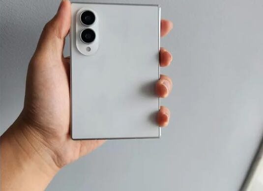 Galaxy Z Fold 8 10