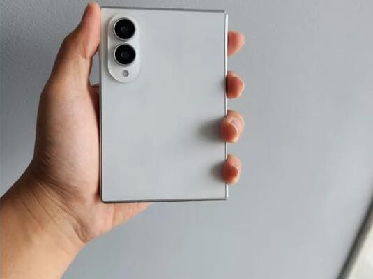 Galaxy Z Fold 8 10