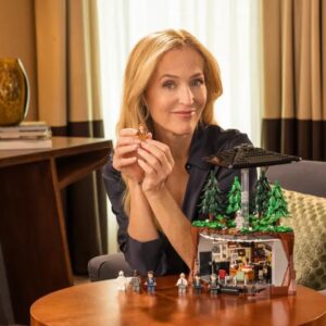 Image article Gillian Anderson (Scully) présente le nouveau set LEGO The X-Files