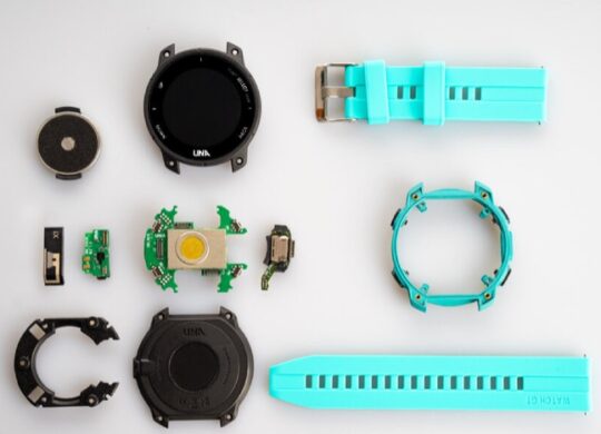 Una Watch en pieces detaches