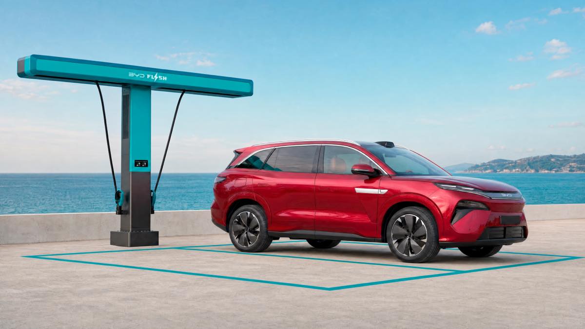 BYD ATTO 8 Rouge