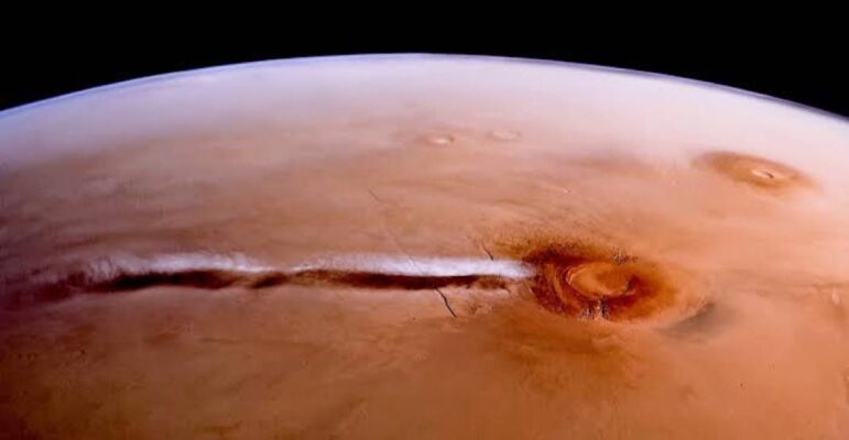 Mars nuage Arsia Mons