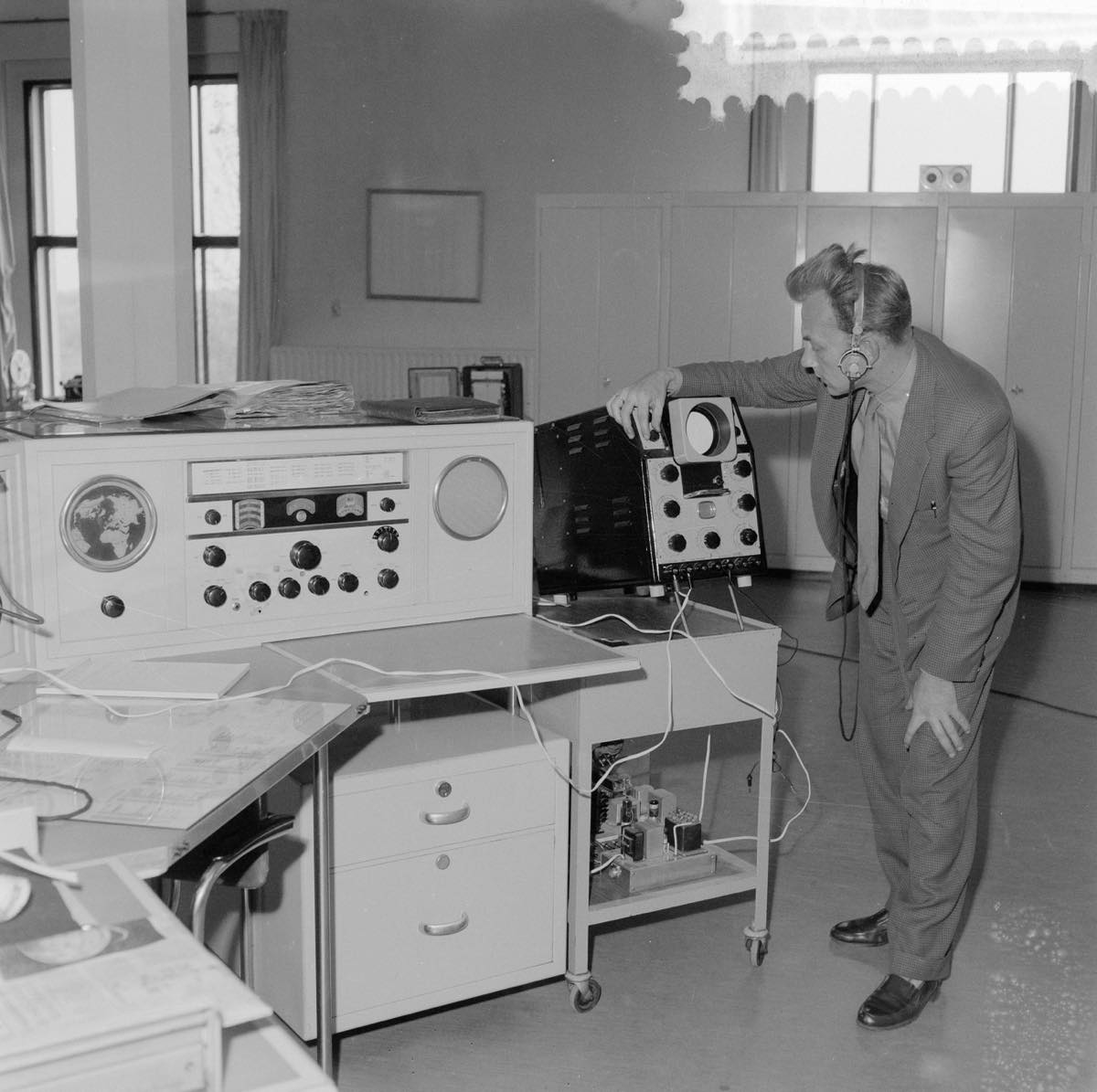 Opvangen Radioseinen Van Russische Kunstmaan Bij Het Radio Ontvangstcentrum PTT  Bestanddeelnr